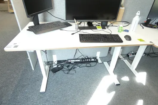 Bureau à hauteur réglable électrique