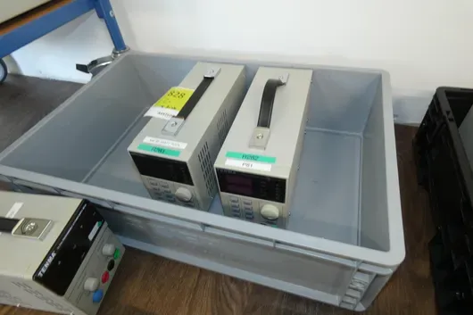 2x Alimentation numérique, avec caisse