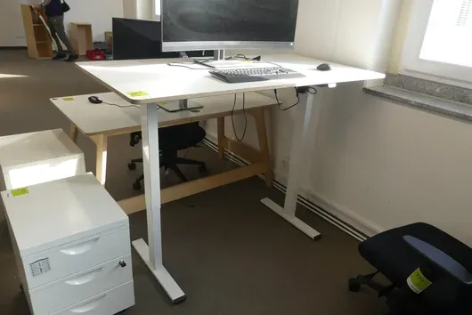 Bureau à hauteur réglable électrique, sans contenu