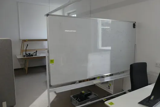 Tableau blanc, sur pied