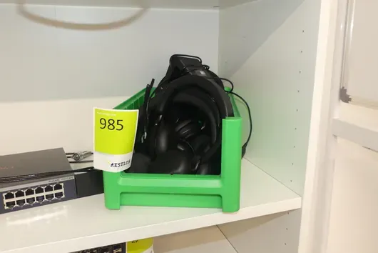 Konvolut Headsets, mit Lagerbox