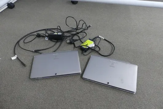 2x CHUWI Hi10X Typ CW529 mit 2x Ladekabel