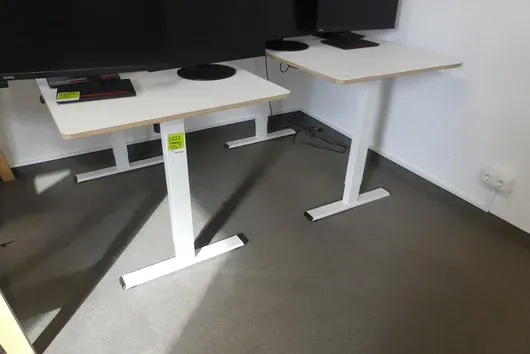 2 bureaux à hauteur réglable électrique, sans contenu