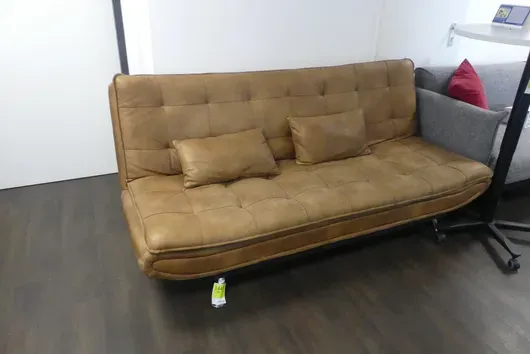 Sofa mit 2x Kissen