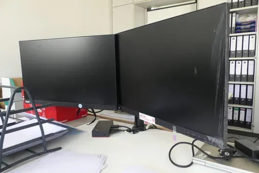 4x LENOVO ThinkVision Moniteur