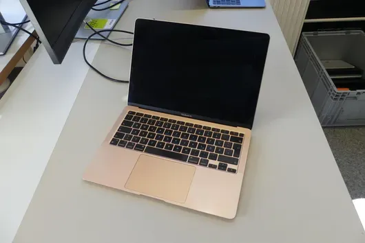 APPLE MacBookAir, sans accessoires