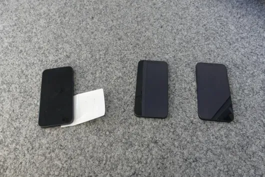 3x iPhone 12, sans accessoires