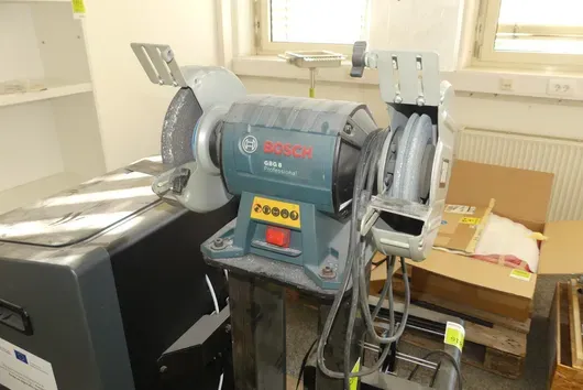 Touret à meuler double BOSCH GBG 8 Professional avec support