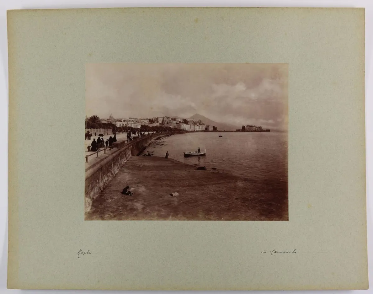 Naples. – 8 photographies de différentes vues de Naples, vers 1880