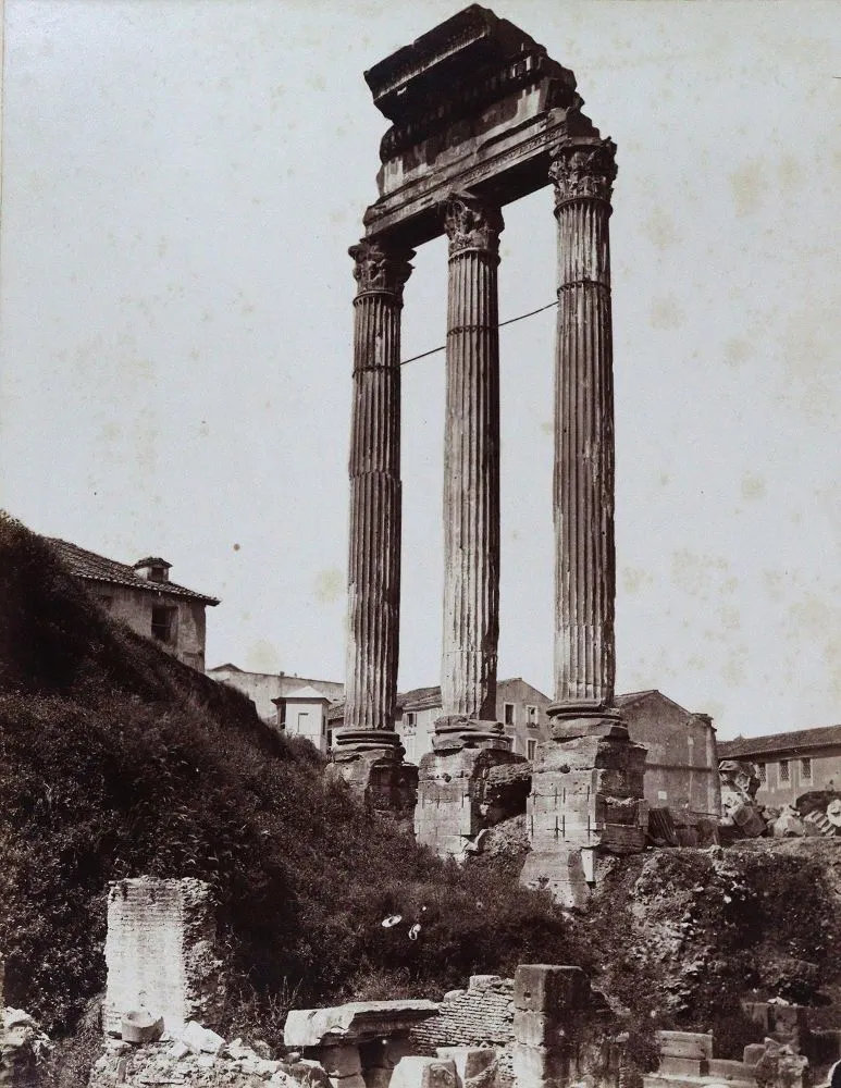 Rome. – 11 photographies de diverses vues et sites antiques