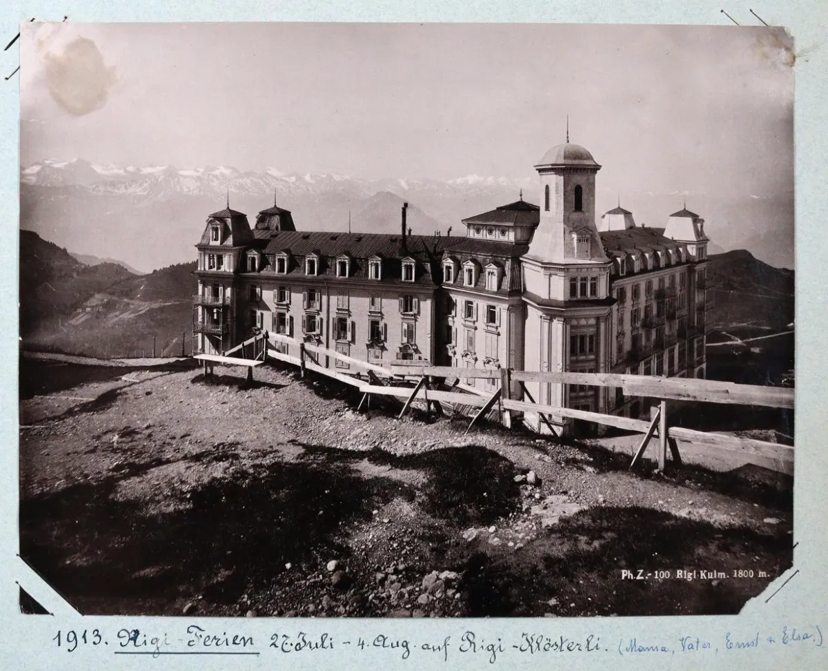 Photographies – (Titre de couverture)
