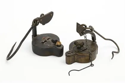 2 lampes de mineur