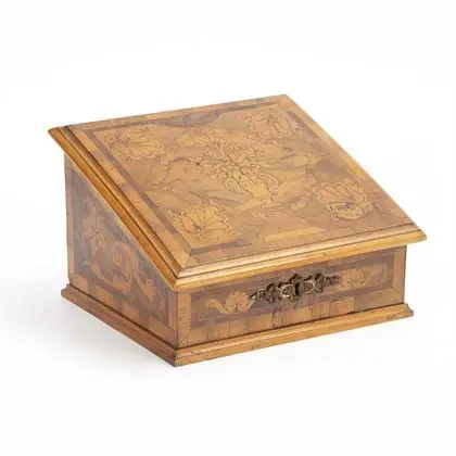 Coffret à pupitre baroque marqueté