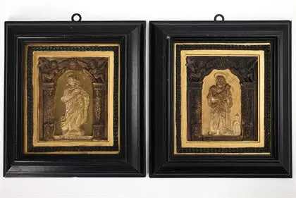 Paire de carreaux en relief de style Renaissance