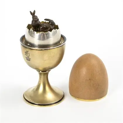 Boîte à musique : coquetier en argent avec lapins