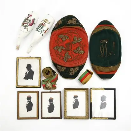 Frankonia Jena : 2 casquettes, 2 rubans, 2 fourneaux de pipe, 5 silhouettes