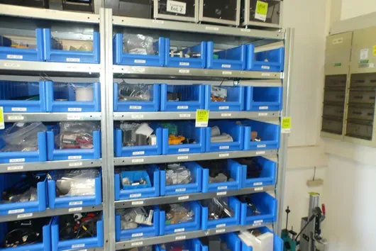 Soubor příslušenství/drobných dílů s přihrádkovými boxy