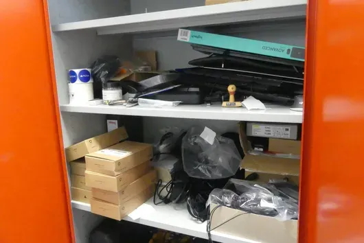 Mixed technical lot|Miscellaneous (cabinet contents)
