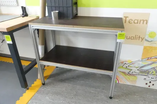 Pracovní stůl, bez obsahu