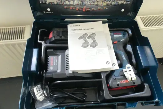 BOSCH GSR 18V-65 avec accessoires