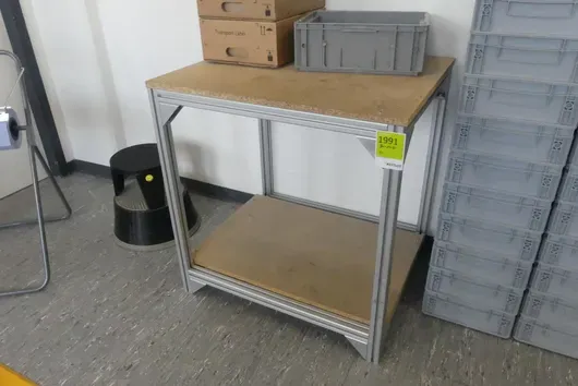 Werktisch, ohne Inhalt
