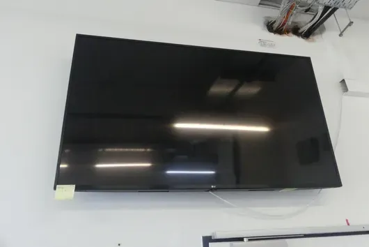 LG 65UP75009LF mit Wandhalterung