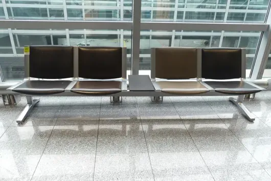 Kusch&Co Flughafenbank, 4 Sitzplätze