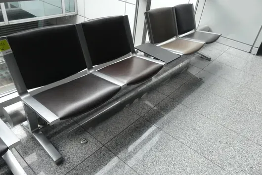 Kusch&Co Flughafenbank, 4 Sitzplätze