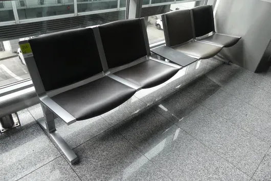 Kusch&Co Flughafenbank, 4 Sitzplätze