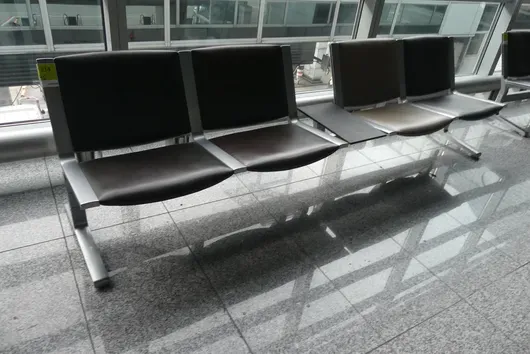 Kusch&Co Flughafenbank, 4 Sitzplätze