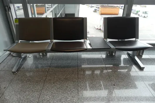 Kusch&Co Flughafenbank, 3 Sitzplätze