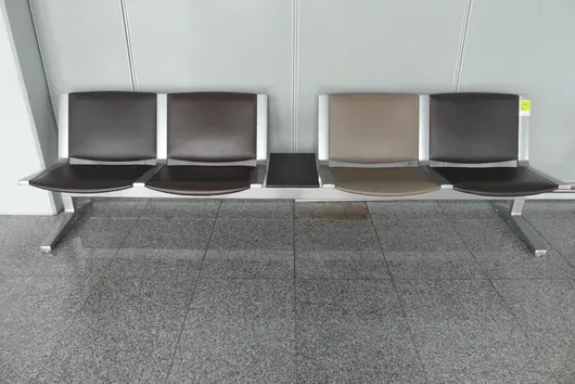 Kusch&Co Flughafenbank, 4 Sitzplätze
