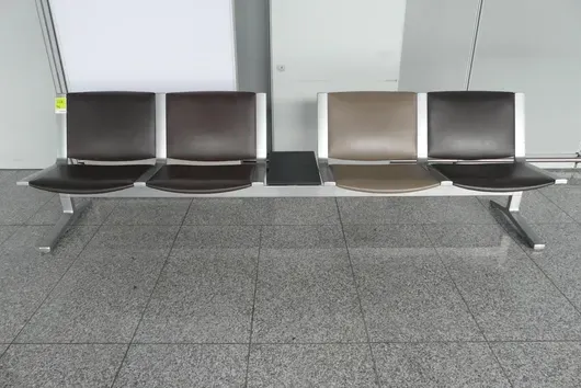 Kusch&Co Flughafenbank, 4 Sitzplätze