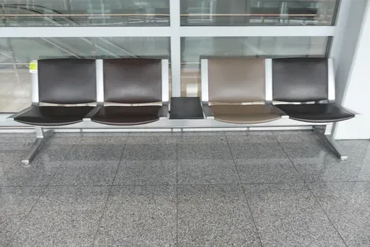 Kusch&Co Flughafenbank, 4 Sitzplätze