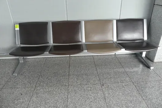 Kusch&Co Flughafenbank, 4 Sitzplätze