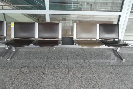 Kusch&Co Flughafenbank, 4 Sitzplätze