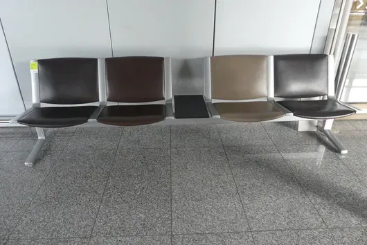 Kusch&Co Flughafenbank, 4 Sitzplätze