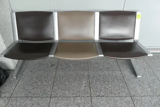 Kusch&Co Flughafenbank, 3 Sitzplätze
