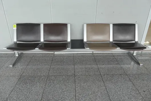 Kusch&Co Flughafenbank, 4 Sitzplätze