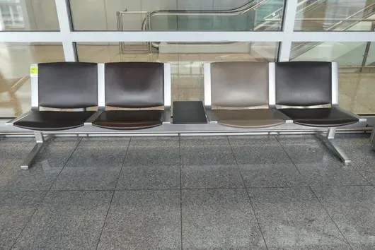Kusch&Co Flughafenbank, 4 Sitzplätze