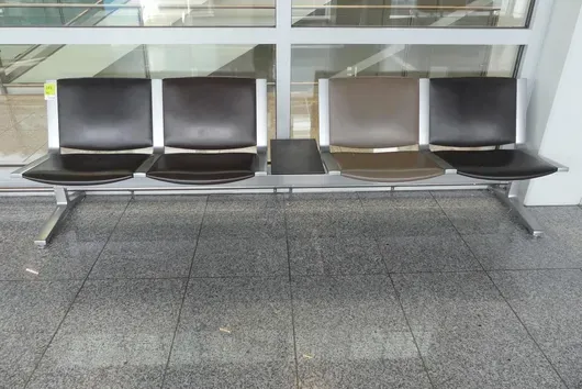 Kusch&Co Flughafenbank, 4 Sitzplätze