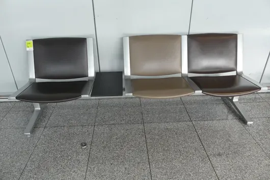 Kusch&Co Flughafenbank, 3 Sitzplätze