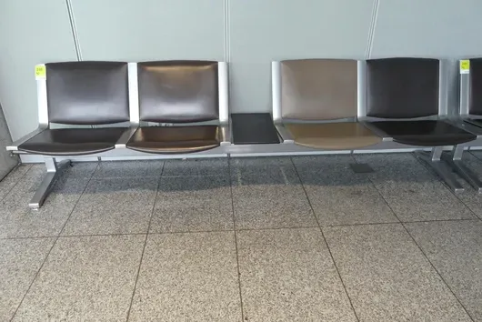 Kusch&Co Flughafenbank, 4 Sitzplätze