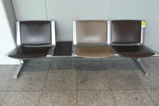 Kusch&Co Flughafenbank, 3 Sitzplätze