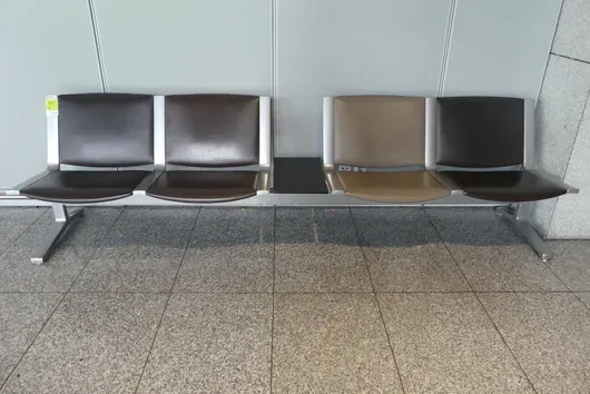 Kusch&Co Flughafenbank, 4 Sitzplätze