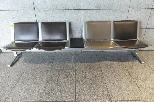 Kusch&Co Flughafenbank, 4 Sitzplätze