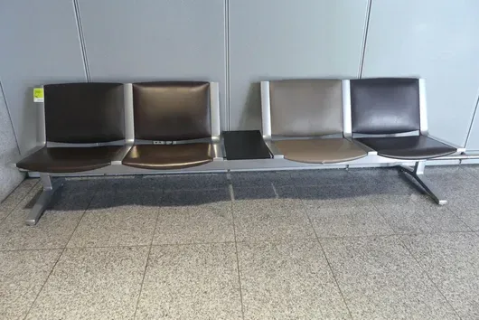 Kusch&Co Flughafenbank, 4 Sitzplätze