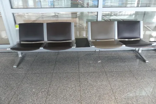 Kusch&Co Flughafenbank, 4 Sitzplätze