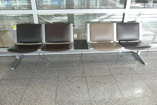 Kusch&Co Flughafenbank, 4 Sitzplätze
