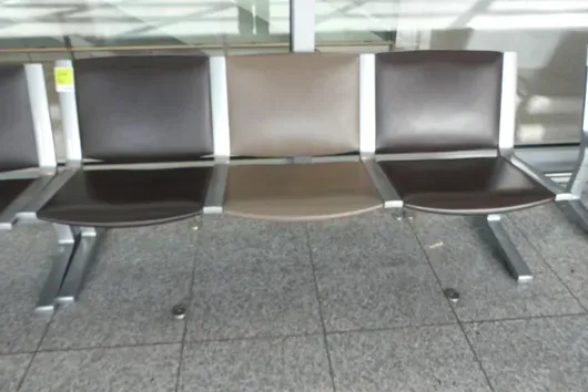 Kusch&Co Flughafenbank, 3 Sitzplätze